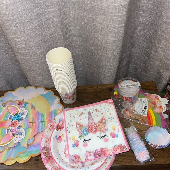 Unicorn Party Supplies Set - Pink and White - Picture 2 of 16